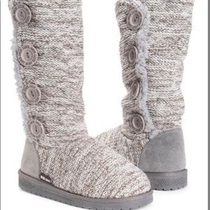 Muk luks NWT fur lined knit boots.